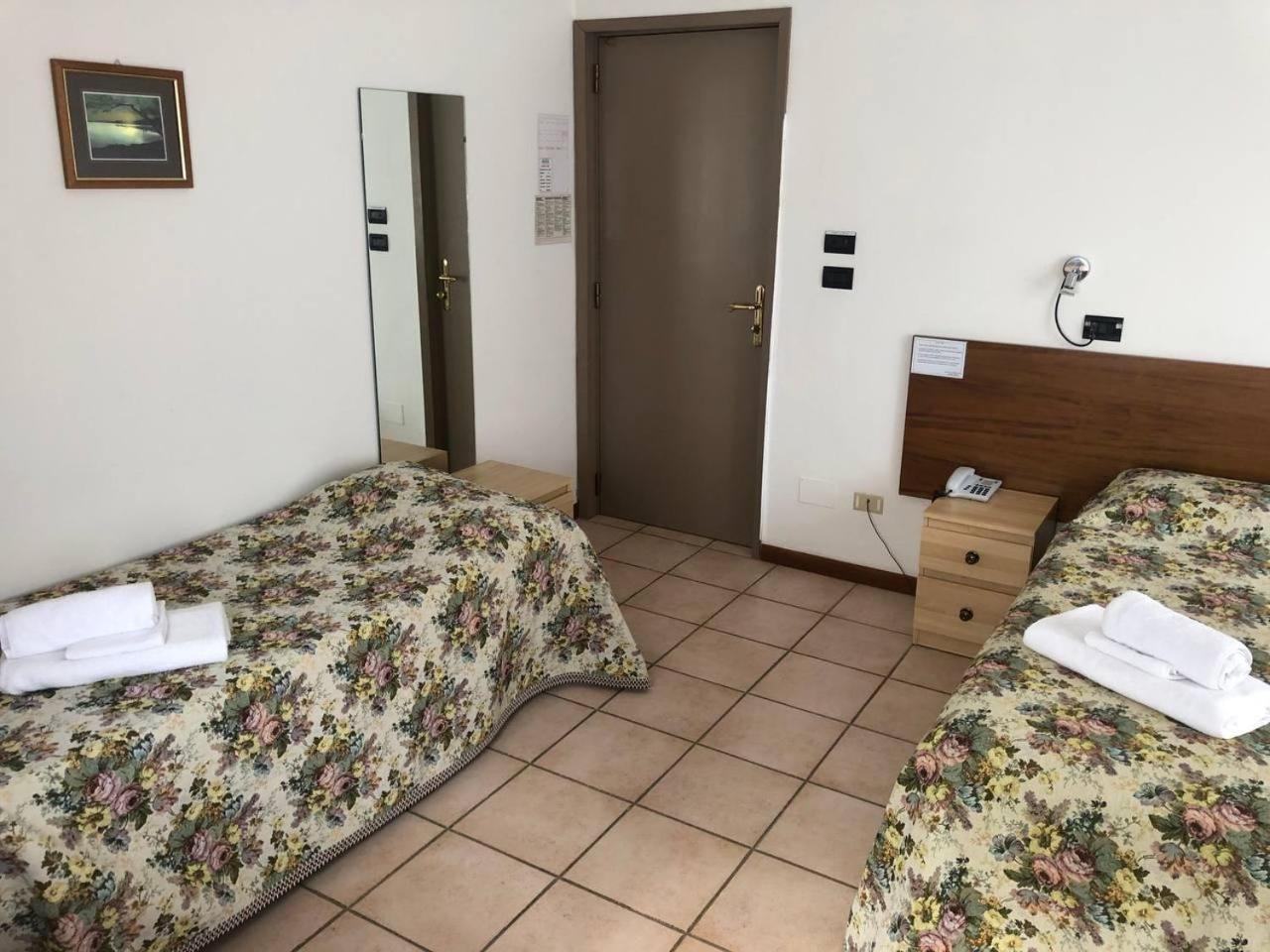 Be Me Hotel Helvetia Tabiano Terme エクステリア 写真